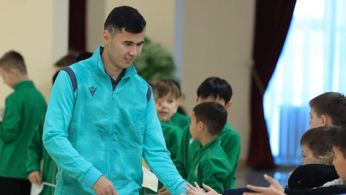 Казахстанский футболист собрался уехать в Европу